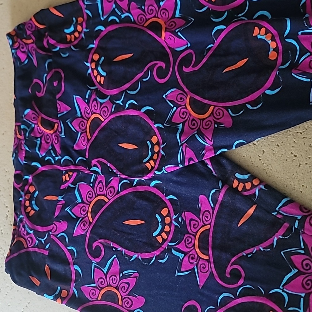 LuLaRoe Tall and Curvy Paisley Print Leggings